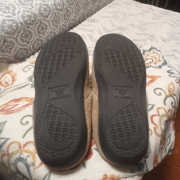 Ladies Slipper's - Picture 3 of 5